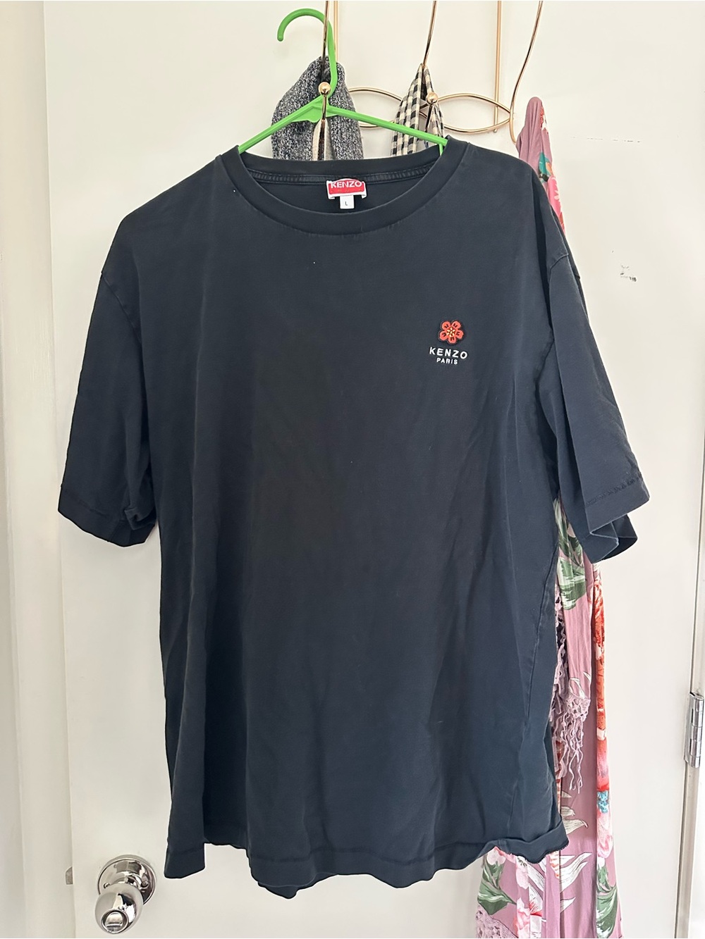 Kenzo Black Short-Sleeve T-Shirt with Small Red Logo